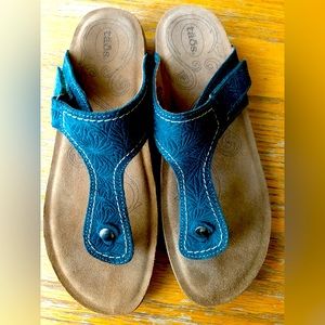 Taos 9-9.5 Sandals Lightly Used!